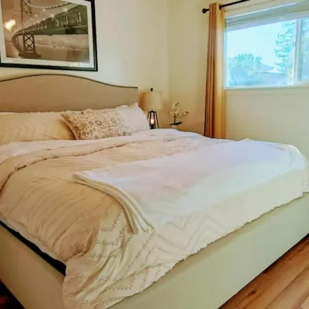 House, Close To Downtown, St Helena, Kenwood